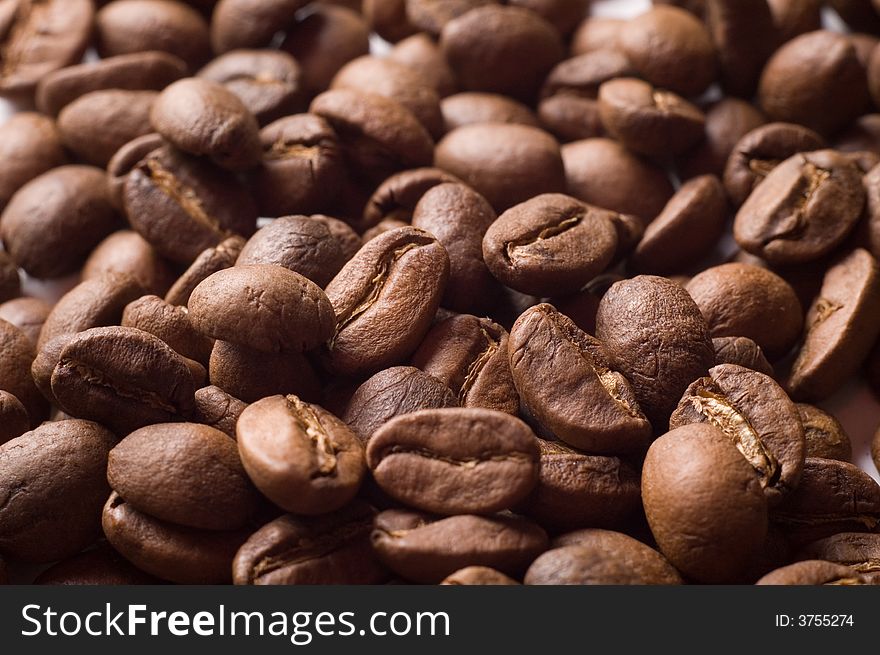 Loose natural grains of coffee