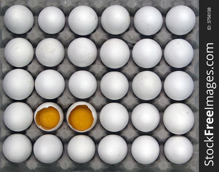 Still life photo of array of eggs demonstrating the concept of \rule of third\