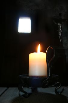Candle On Table Royalty Free Stock Images Candle On Table Royalty Free Stock Images