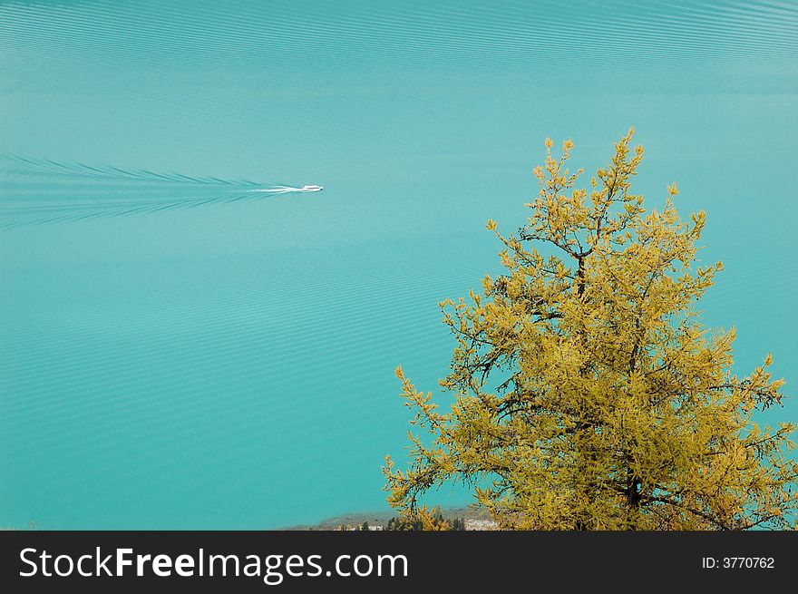 A bird view of Kanas lake, from viewing pavilion at the top of a mountain next to the lake.
Nothern Xinjiang, China 
October, 2007