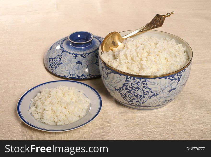 Steamed rice in ceramic bowl set