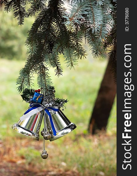 Outdoors Christmas tree decoration in global warming context (snow free)