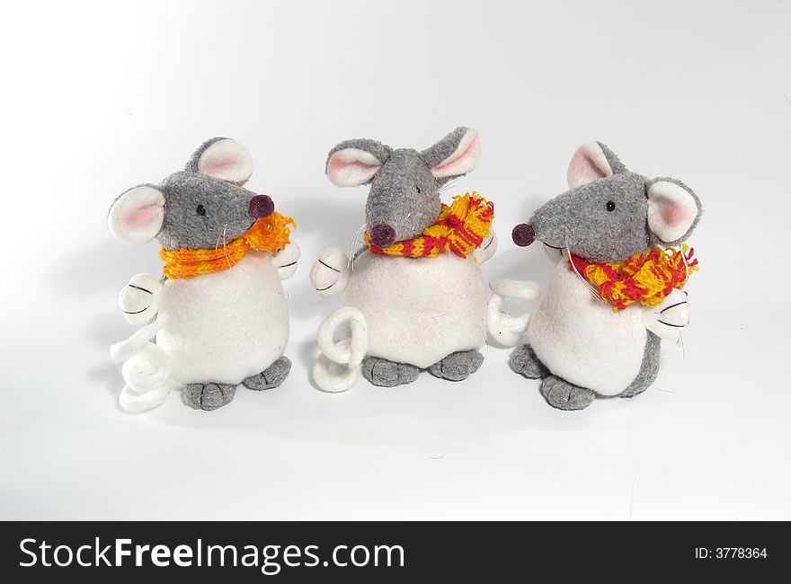 Three little mouses in orange-red scarfs