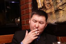 The Man Smoking The Cigarette Royalty Free Stock Photography