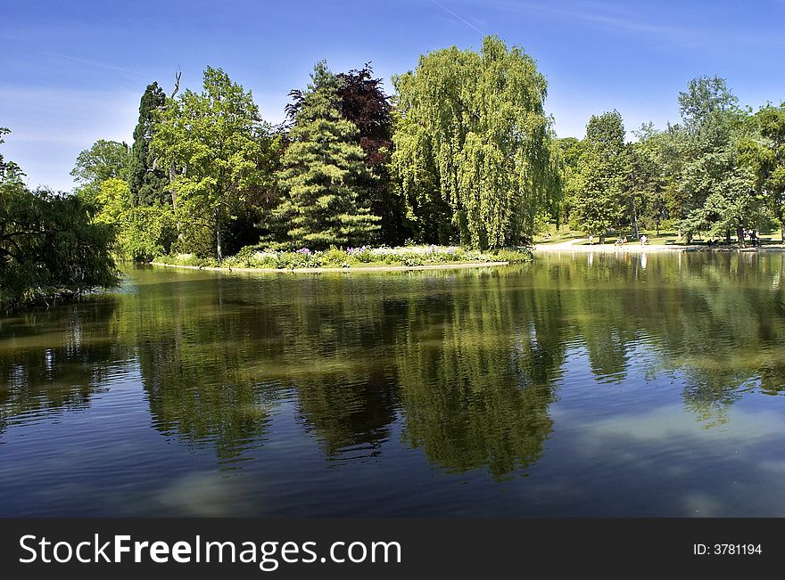 Reflexion on a lake in paris