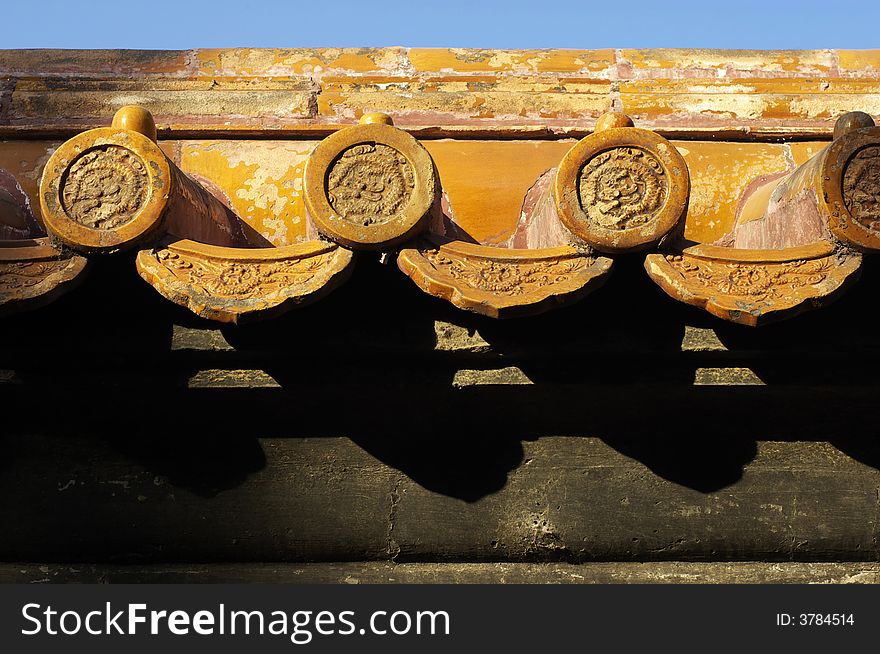 These are eaves of Chinese royalty, it used the color yellow which can only used by royalty in Qing dynasty. These are eaves of Chinese royalty, it used the color yellow which can only used by royalty in Qing dynasty