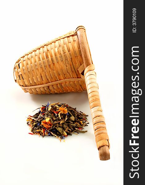 Bamboo tea strainer with a tea blend