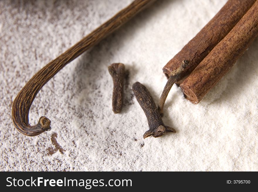 Gingerbreads ingredients - flour, cloves, cinnamon, vanilla. Gingerbreads ingredients - flour, cloves, cinnamon, vanilla