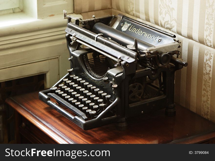 An ancient typewriter used for transmiting information.