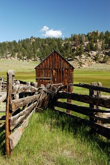 Shed In Meadow Royalty Free Stock Images Shed In Meadow Royalty Free Stock Images