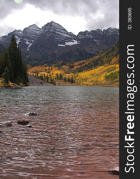 Maroon bells lake during the fall Aspen changing