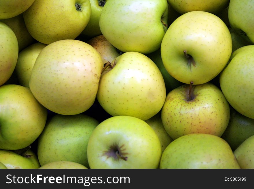 Fresh juicy green and yellow apples
