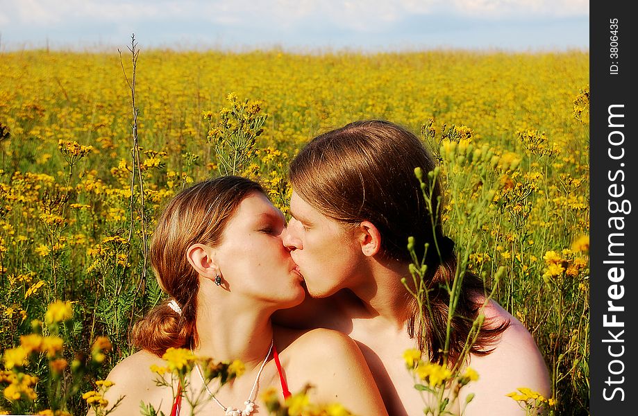 Kiss In The Yellow Field