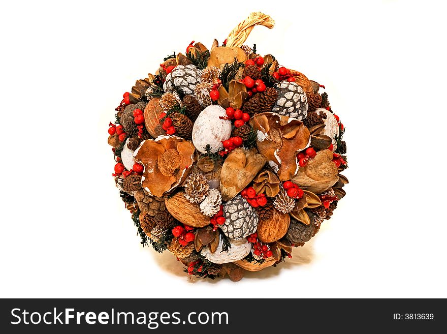 Natural and organic Christmas decoration ball shape