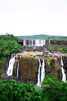 Iguassu (Iguazu; Igua�u) Falls - Large Waterfalls Royalty Free Stock Image Iguassu (Iguazu; Igua�u) Falls - Large Waterfalls Royalty Free Stock Image