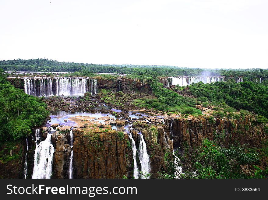 Iguassu (Iguazu; Igua�u) Falls - Large Waterfalls