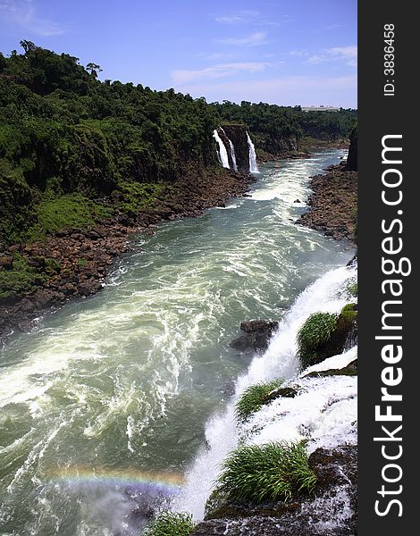 Iguassu (Iguazu; Igua�u) Falls - Large Waterfalls