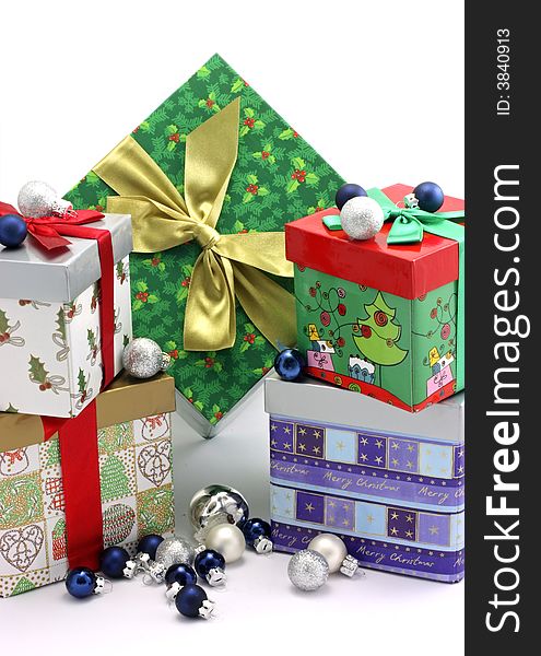 Christmas Gift Boxes With Christmas Ornaments