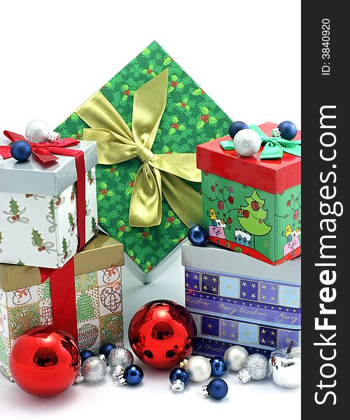 Christmas Gift Boxes With Christmas Ornaments