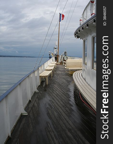 Boat passenger go to france