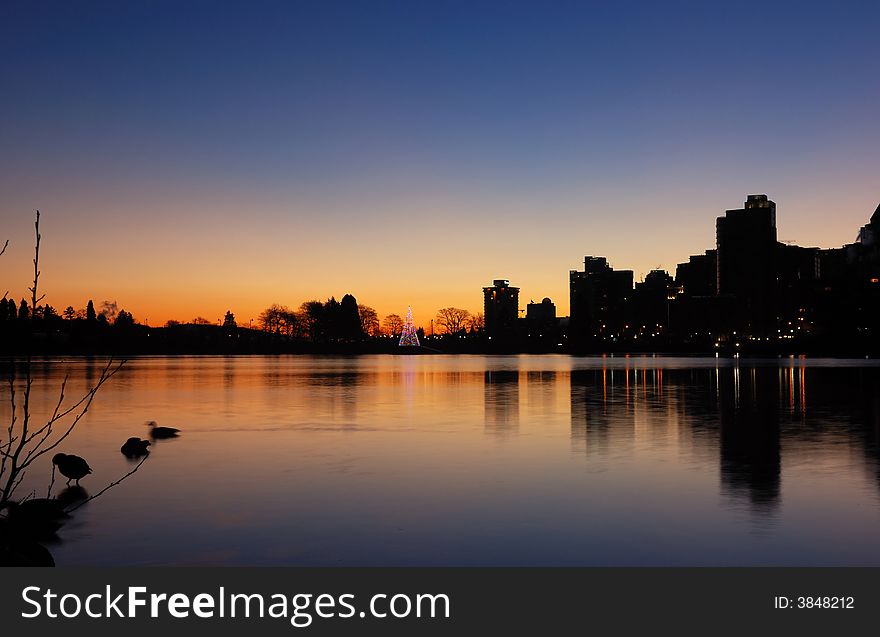 Sunrise at lost lagoon, stanley park, vancouver