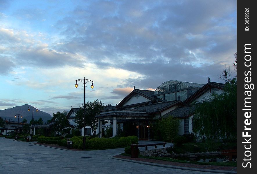 Lijiang Guanfang Gardens Villa Hotel,5-Stars hotel in Lijiang city,behind the hotel is a golf court