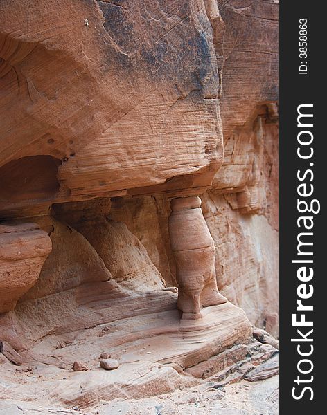 Rock formation with arch - Valley of fire SP