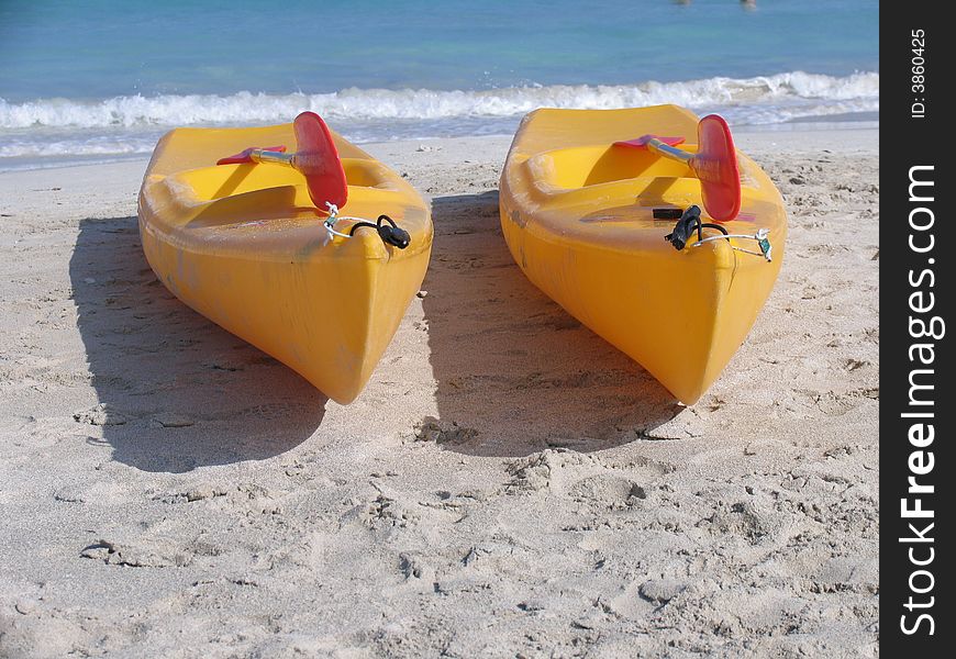 2 kayaks on the beach