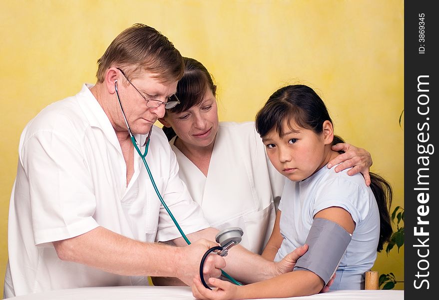 Child at the doctor,passes medical examination.