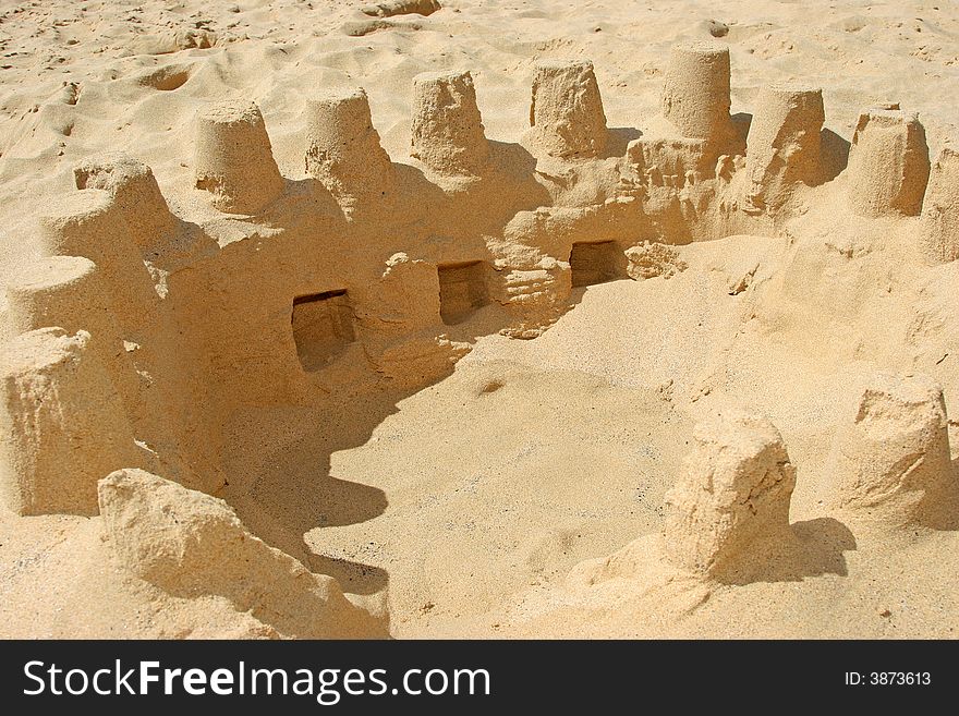 Sand constructions of several sand castles