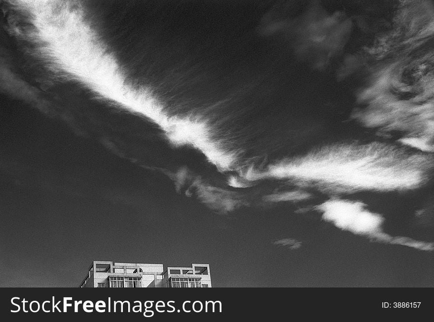 'Big bird' clouds formation