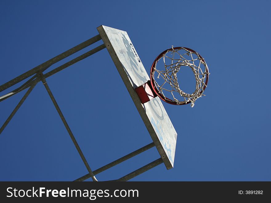 A playground basket, and his structure, in a sunny day.