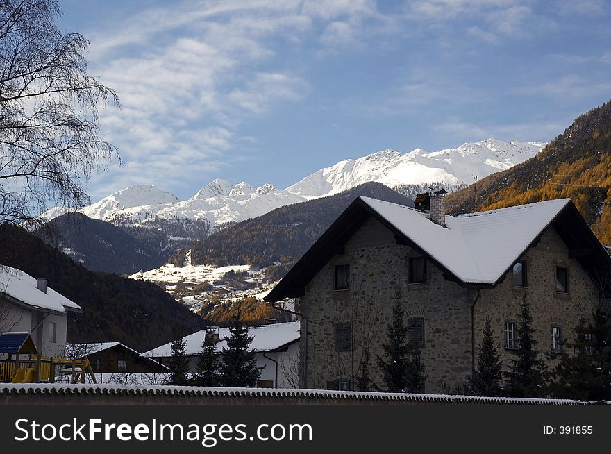 It shows the view to the highest montains of Italy. It shows the view to the highest montains of Italy