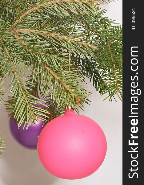 Mat pink and violet christmas balls