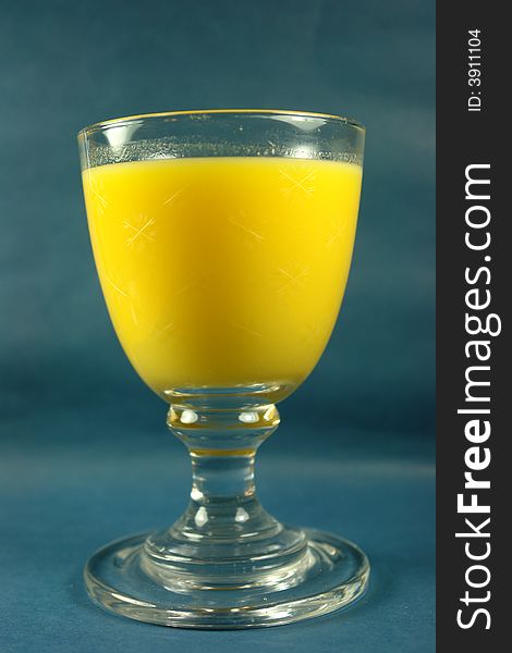 A picture of a fresh glass of orange juice