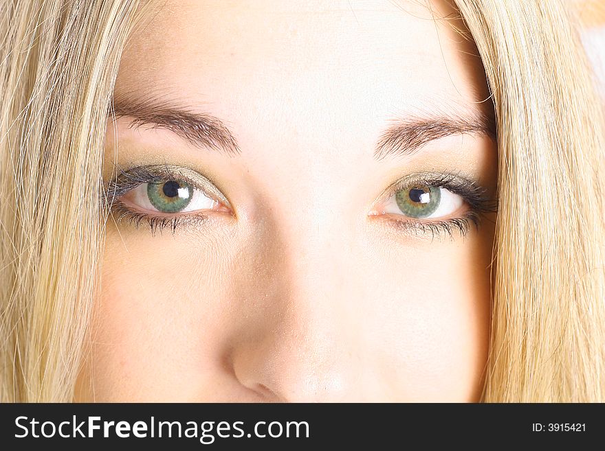Shot of a womans green eyes