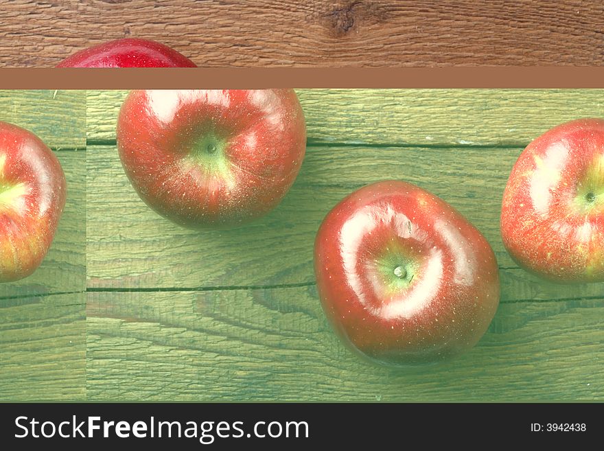 Red delicious apples on a wooden background