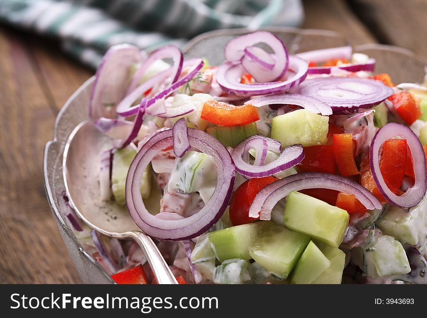 Onion salad with paprika and cucumba