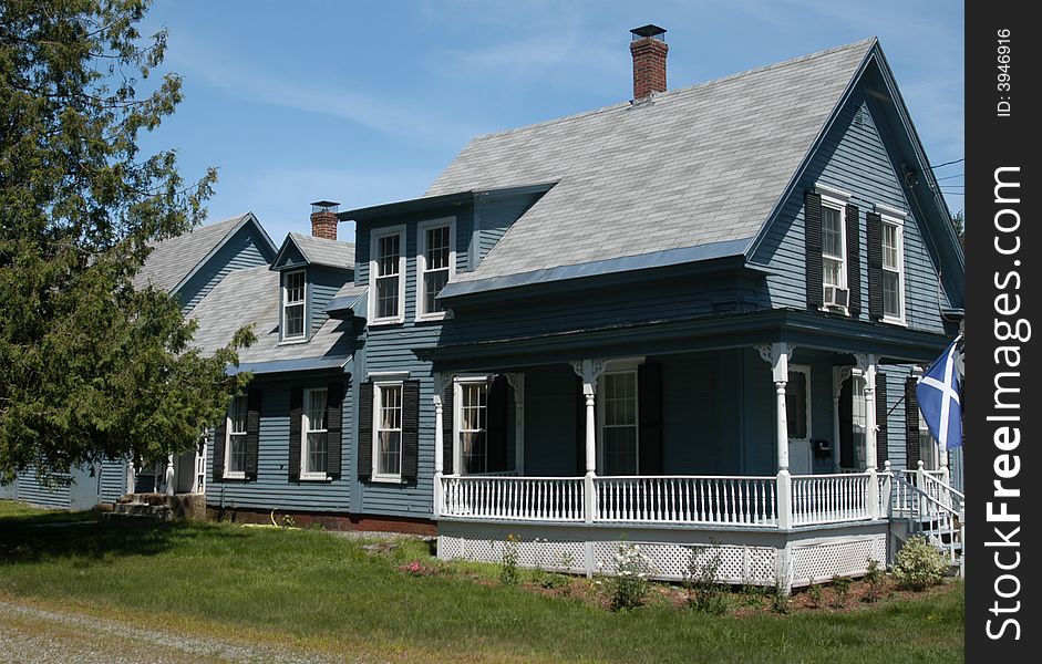 A view of an old house in New England