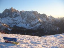 Snowboard Park Bench Royalty Free Stock Image Snowboard Park Bench Royalty Free Stock Image