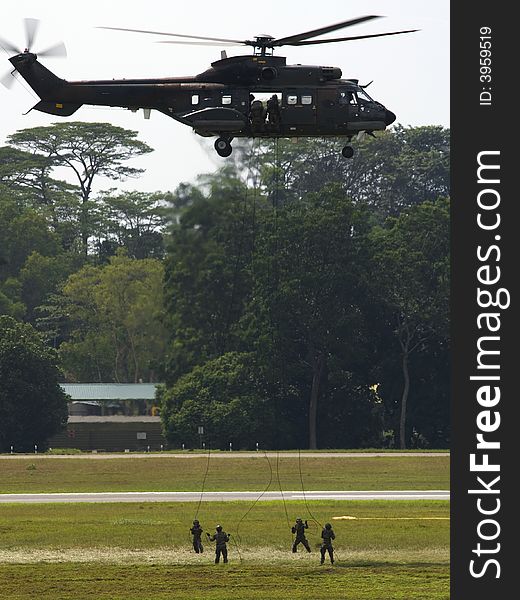 Helicopter Rappeling, Singapore