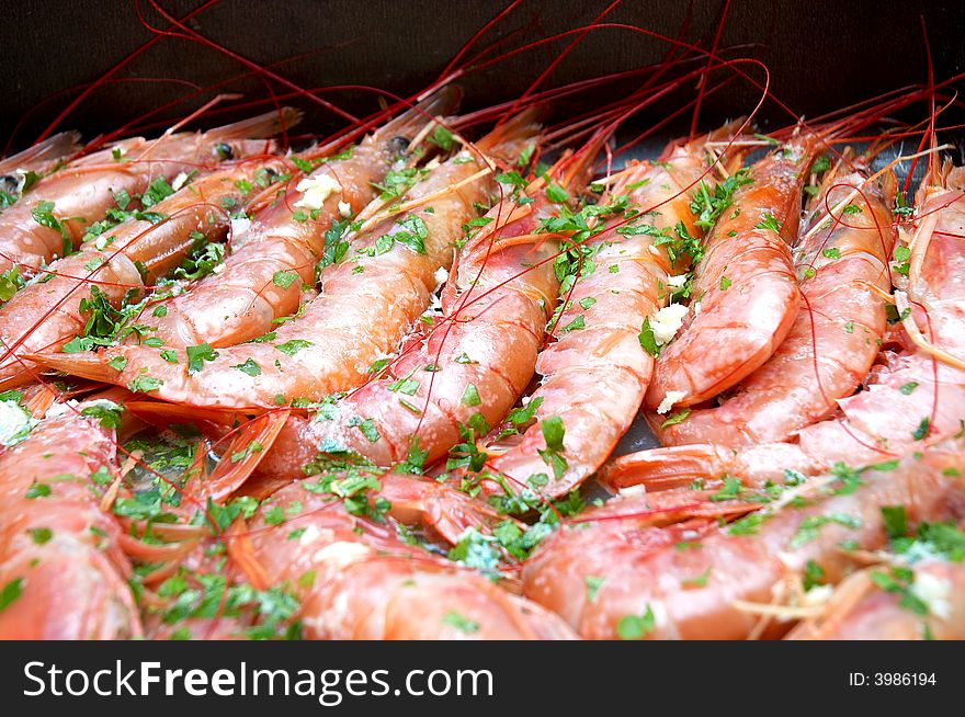 Prawns whit parsley before cooking