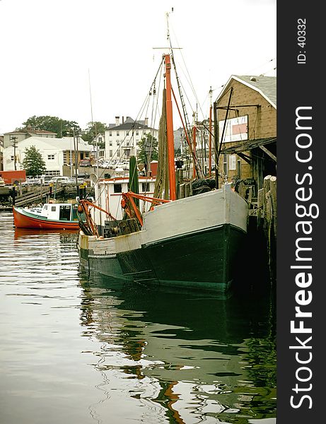 New England fishing boat dockside