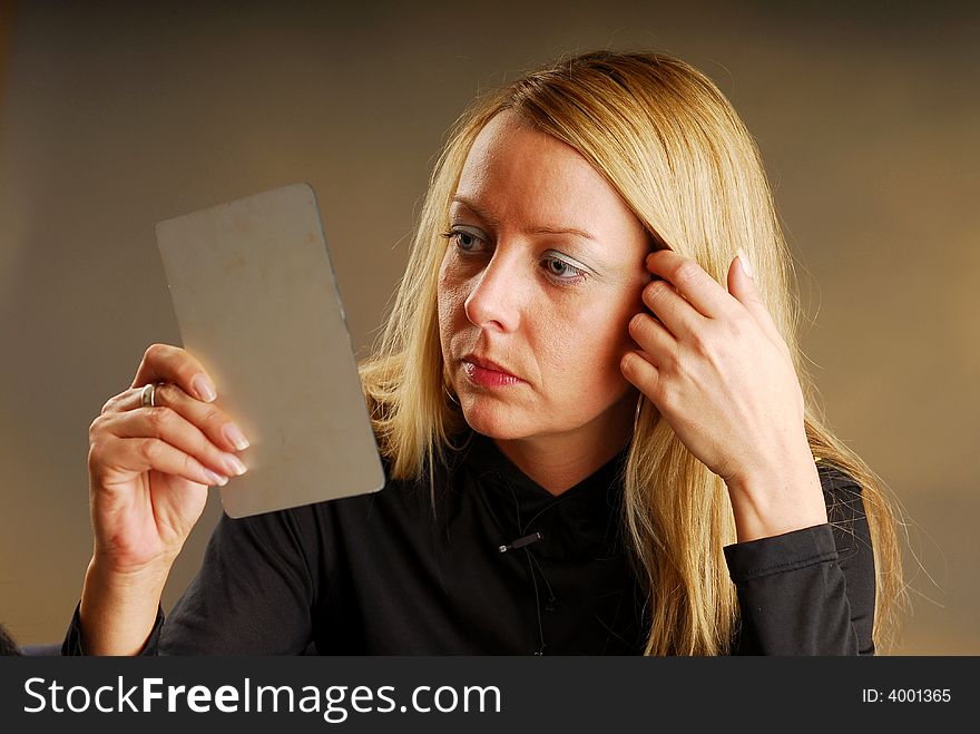 A worried woman reading card