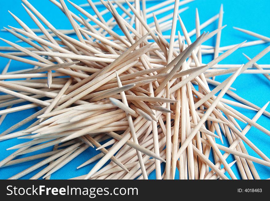 Toothpicks in a very unorganized pile.