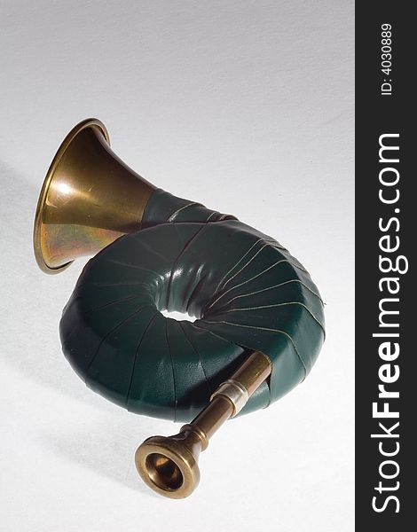Taschenjagdhorn made of brass with green leather