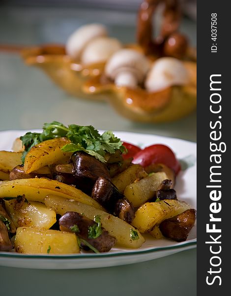 Fried Potatoes with Mushrooms and fresh mushrooms in the background