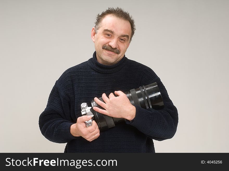 Portrait of a photographer taking pictures with a telephoto lens