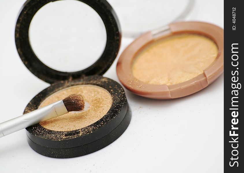 Two gold eyeshadows with brush applicator