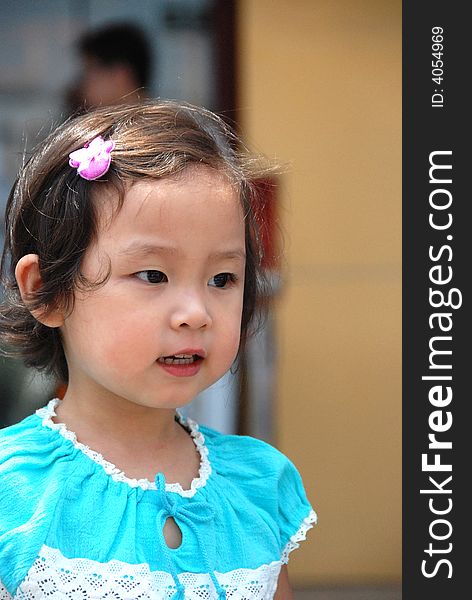 She is a beautiful Chinese young childã€‚There's a mischievous look on her face. She is a beautiful Chinese young childã€‚There's a mischievous look on her face.